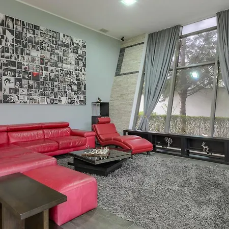 9 April Village Sea & * Варна