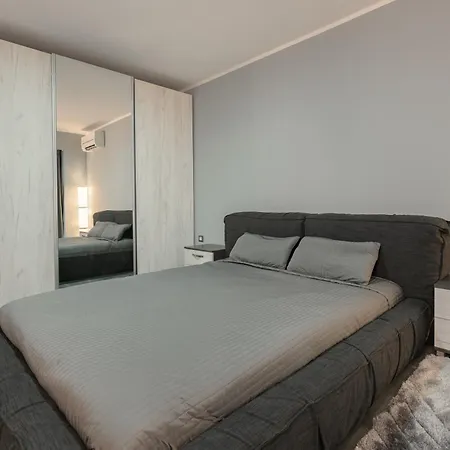 Гостевой дом 9 April Village Sea & *